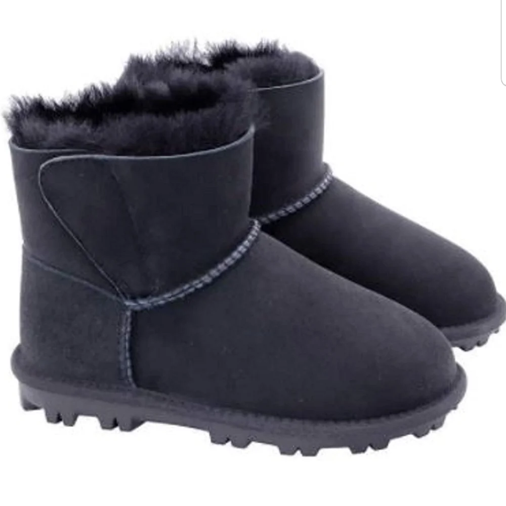 Kirkland Signature Kids Genuine sheepskin Shearling Boots  Nwt